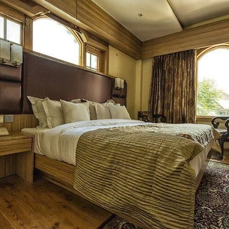 The Pride Inn Srīnagar 外观 照片